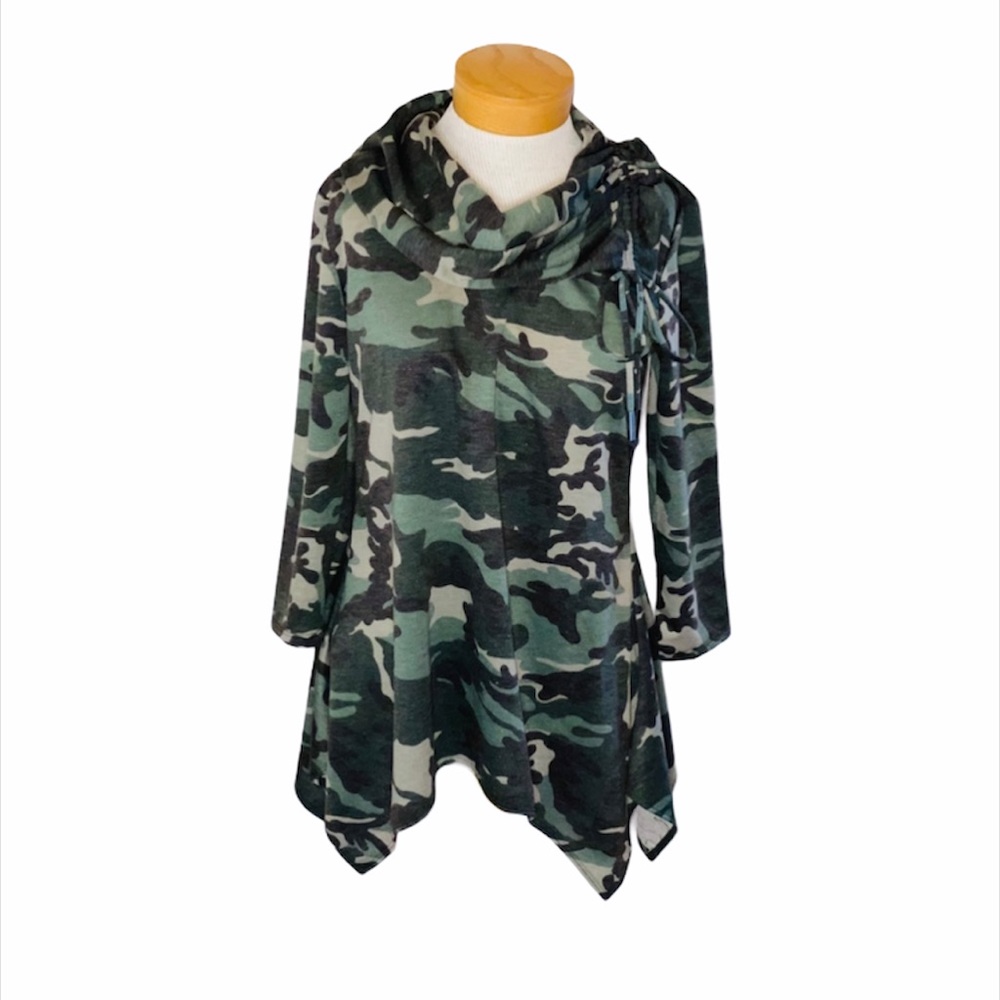 Coco Bianco Cowl Neck, Shark Bite Camo Top Small